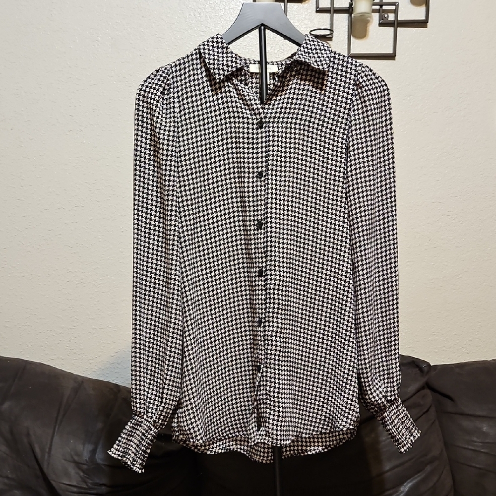 Women's Black & White Houndstooth Button-Down Shirt